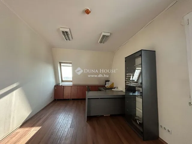 Eladó kereskedelmi és ipari ingatlan Budapest XX. kerület, Pacsirtatelep 514 nm