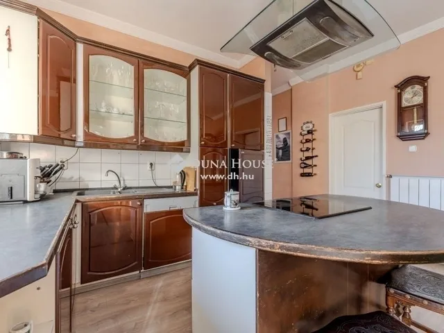 Eladó ház Veresegyház 250 nm