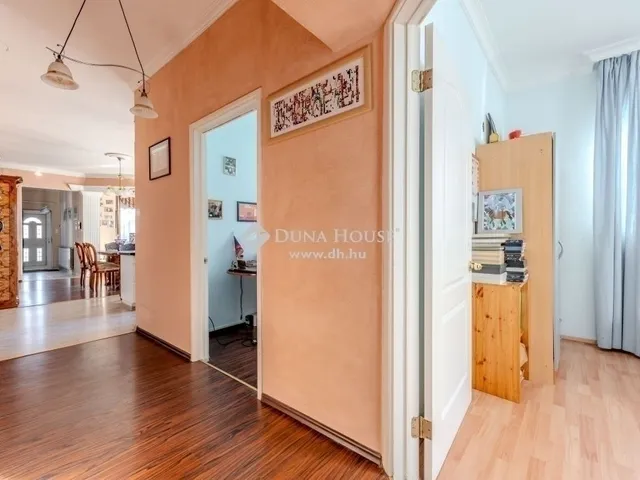 Eladó ház Veresegyház 250 nm