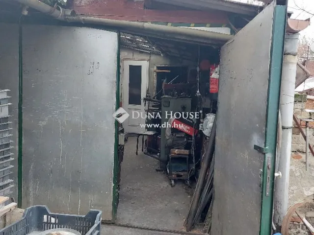 Eladó kereskedelmi és ipari ingatlan Budapest XXI. kerület, Csepel Belváros 100 nm