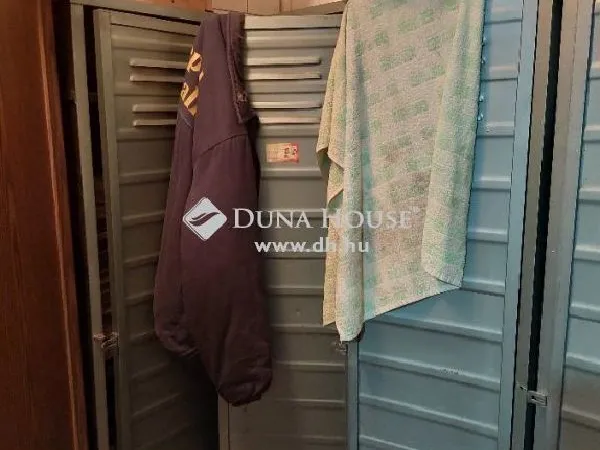 Eladó kereskedelmi és ipari ingatlan Budapest XXI. kerület, Csepel Belváros 100 nm