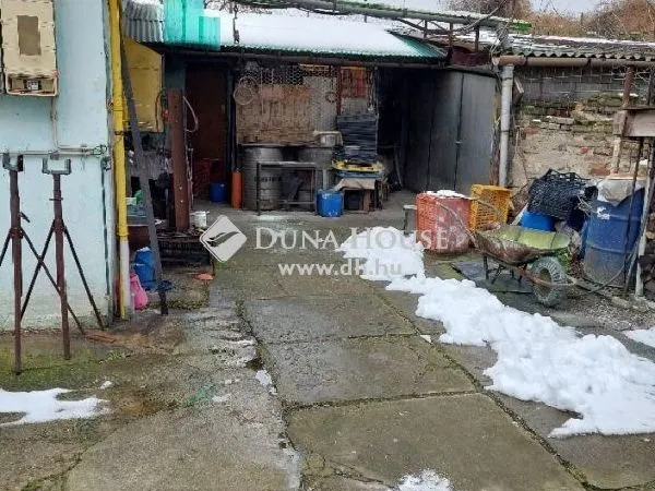 Eladó kereskedelmi és ipari ingatlan Budapest XXI. kerület, Csepel Belváros 100 nm
