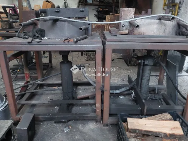 Eladó kereskedelmi és ipari ingatlan Budapest XXI. kerület, Csepel Belváros 100 nm