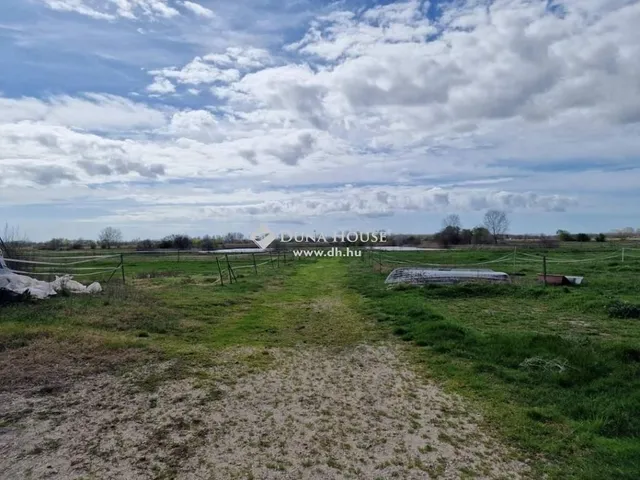 Eladó ház Cegléd 600 nm