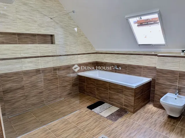 Eladó ház Halásztelek 280 nm