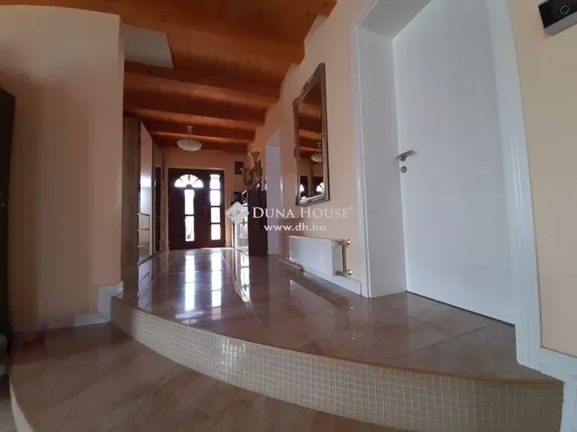 Eladó ház Mogyoród 240 nm