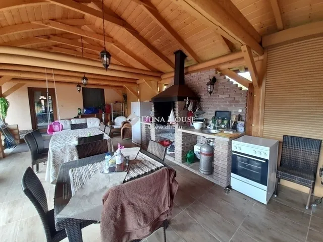 Eladó ház Mogyoród 240 nm