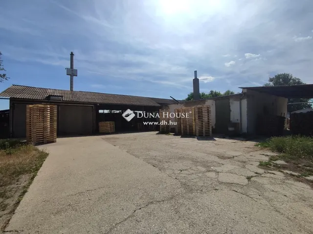 Eladó kereskedelmi és ipari ingatlan Nagykőrös 1000 nm