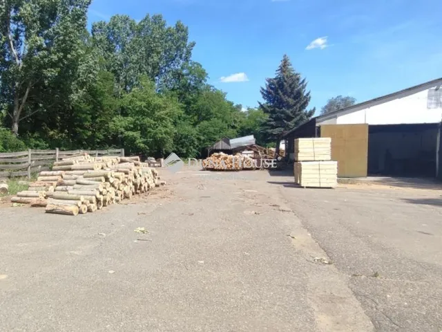 Eladó kereskedelmi és ipari ingatlan Nagykőrös 1000 nm