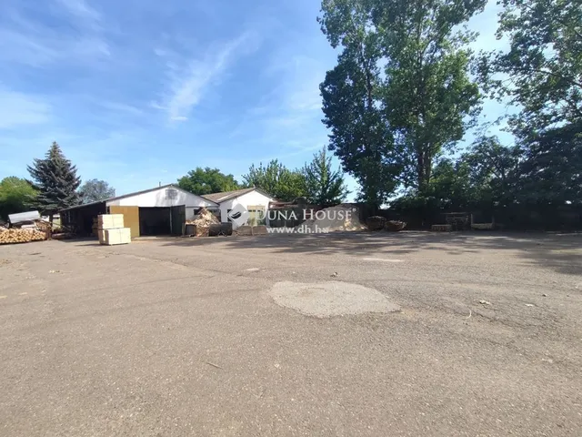 Eladó kereskedelmi és ipari ingatlan Nagykőrös 1000 nm