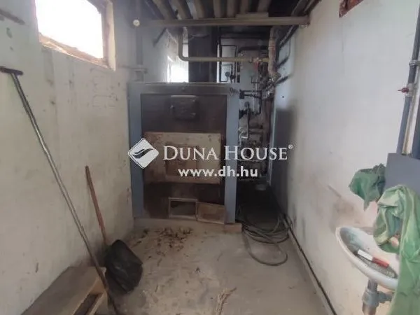 Eladó kereskedelmi és ipari ingatlan Nagykőrös 1000 nm