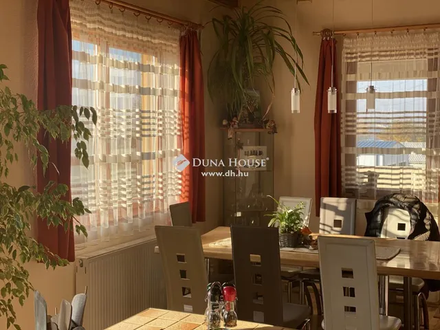 Eladó ház Százhalombatta 336 nm