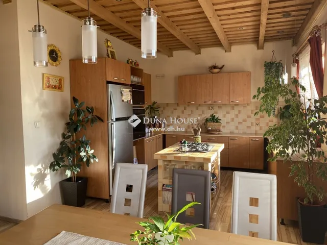 Eladó ház Százhalombatta 336 nm