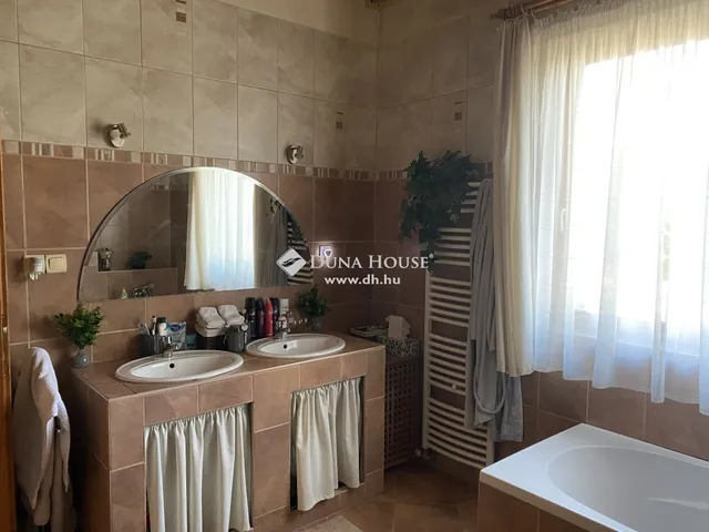 Eladó ház Százhalombatta 336 nm