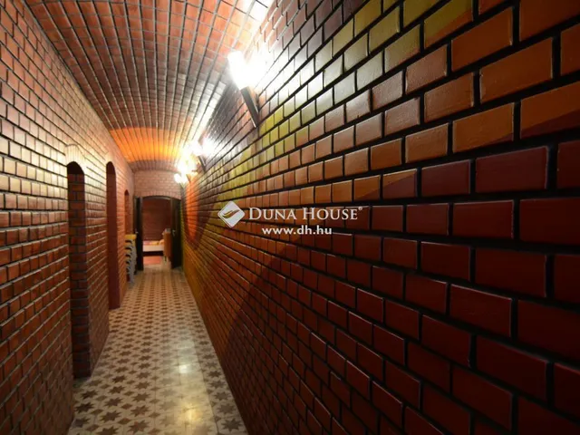 Eladó kereskedelmi és ipari ingatlan Nagykőrös 700 nm