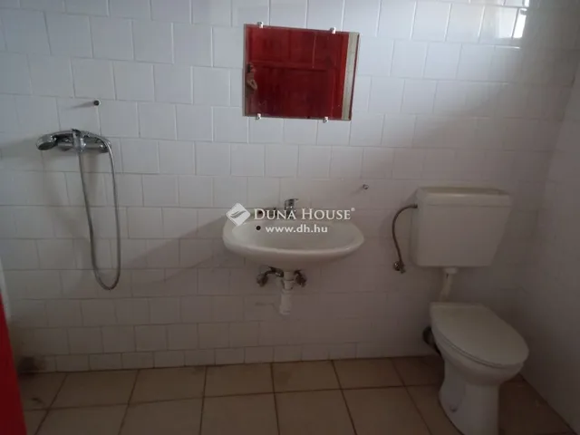 Eladó kereskedelmi és ipari ingatlan Dunaharaszti 489 nm