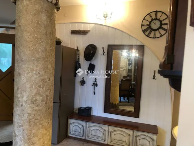 Eladó ház Sóskút 246 nm