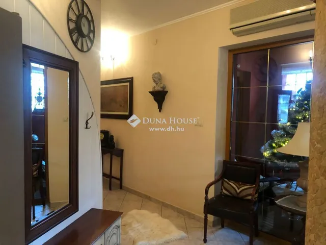 Eladó ház Sóskút 246 nm