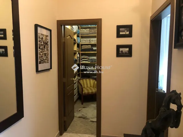 Eladó ház Sóskút 246 nm