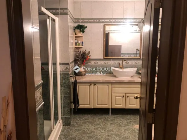 Eladó ház Sóskút 246 nm