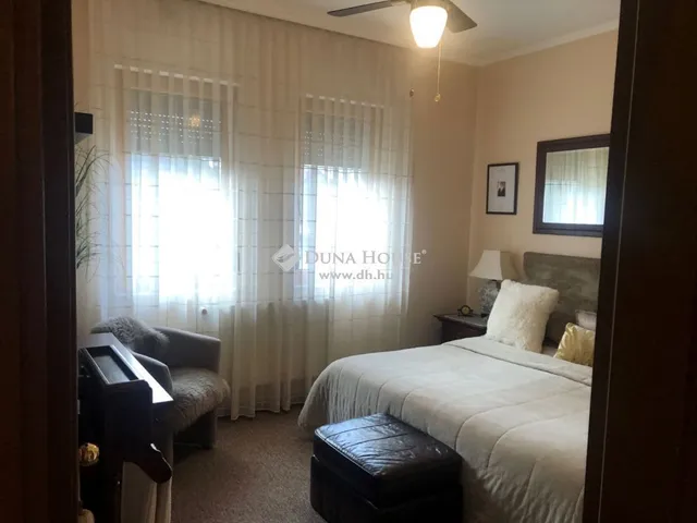 Eladó ház Sóskút 246 nm