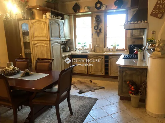 Eladó ház Sóskút 246 nm