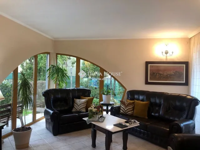 Eladó ház Sóskút 246 nm