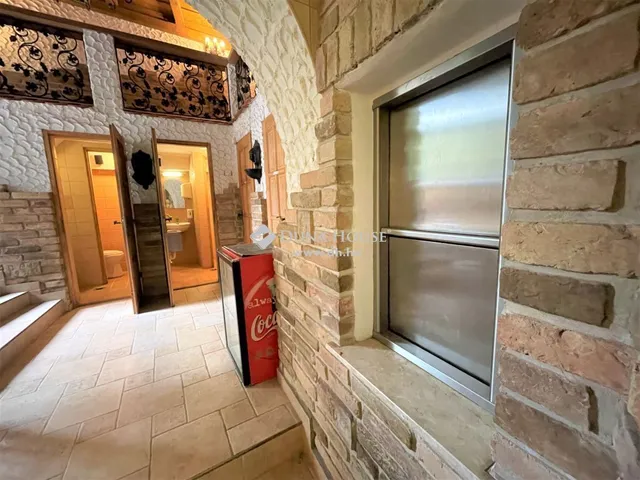 Eladó kereskedelmi és ipari ingatlan Szentendre 90 nm