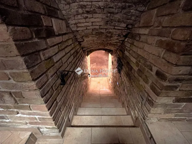 Eladó kereskedelmi és ipari ingatlan Szentendre 90 nm