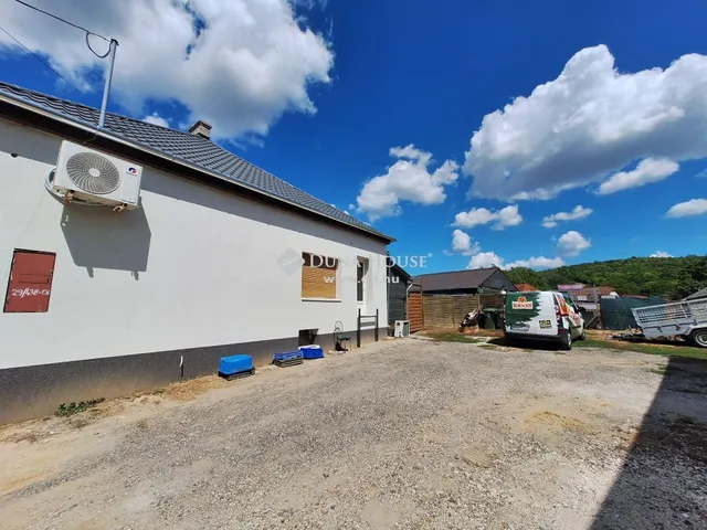 Eladó kereskedelmi és ipari ingatlan Mende 146 nm