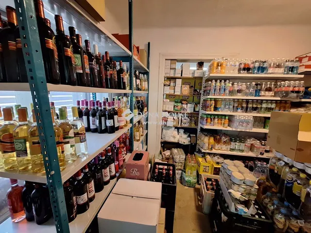 Eladó kereskedelmi és ipari ingatlan Mende 146 nm