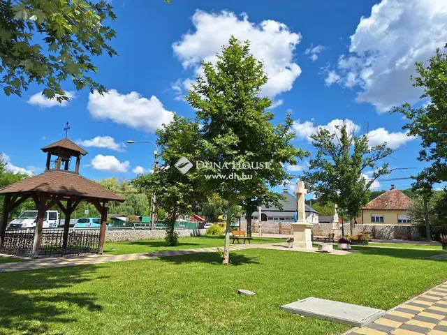 Eladó kereskedelmi és ipari ingatlan Mende 146 nm