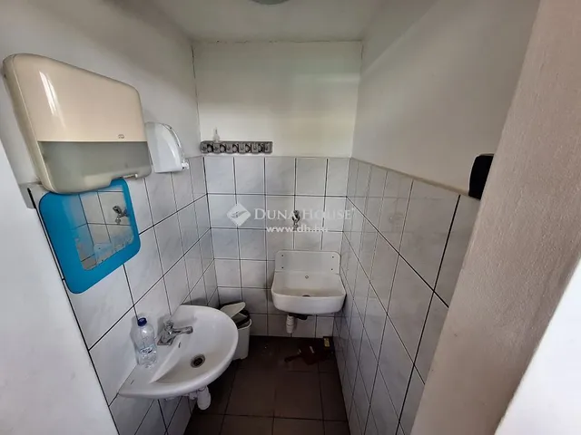 Eladó kereskedelmi és ipari ingatlan Mende 146 nm