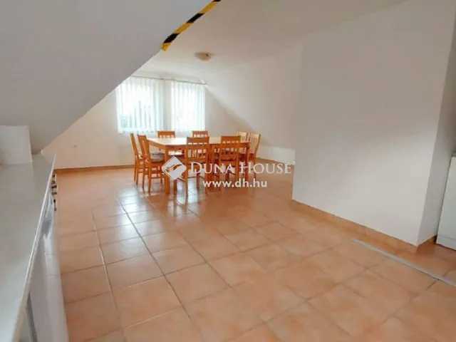 Eladó kereskedelmi és ipari ingatlan Fót 400 nm