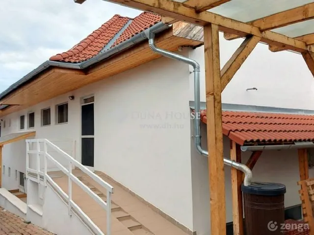 Eladó kereskedelmi és ipari ingatlan Fót 400 nm