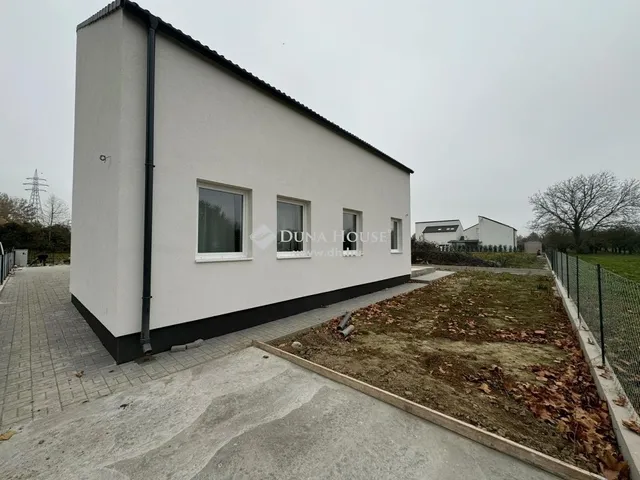 Eladó lakás Ráckeve 128 nm