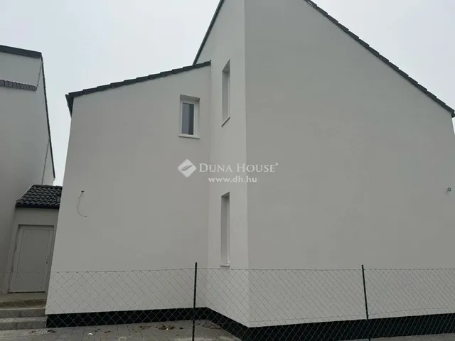 Eladó lakás Ráckeve 128 nm