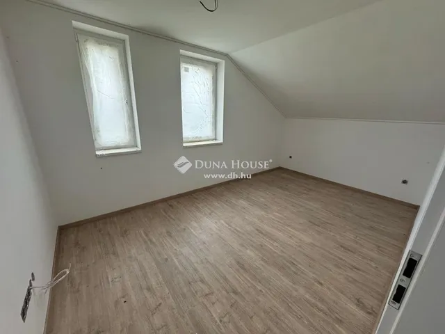 Eladó lakás Ráckeve 128 nm