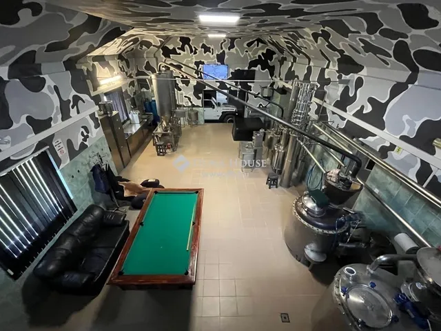 Eladó kereskedelmi és ipari ingatlan Szentlőrinckáta 204 nm