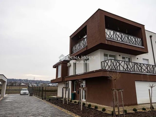 Eladó lakás Mogyoród 145 nm