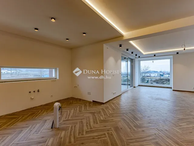 Eladó lakás Mogyoród 145 nm