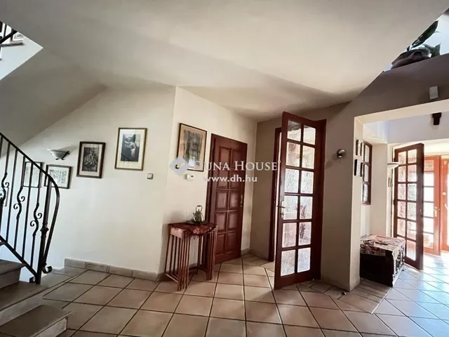 Eladó ház Telki 300 nm