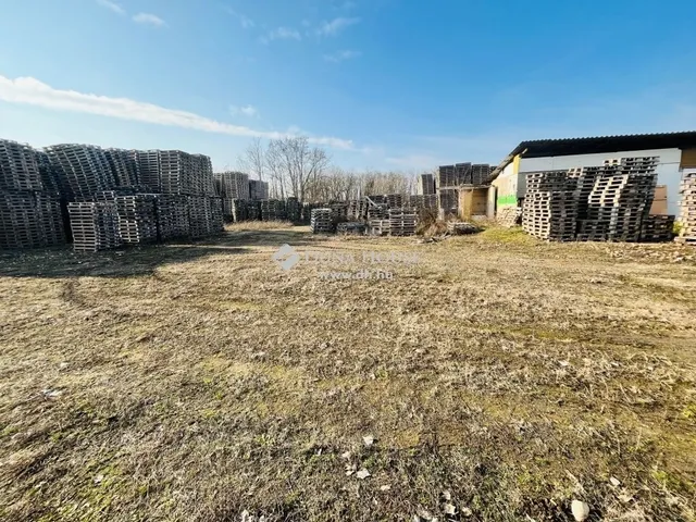 Eladó kereskedelmi és ipari ingatlan Tápióbicske 954 nm