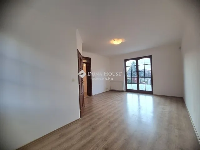 Eladó ház Üröm 266 nm