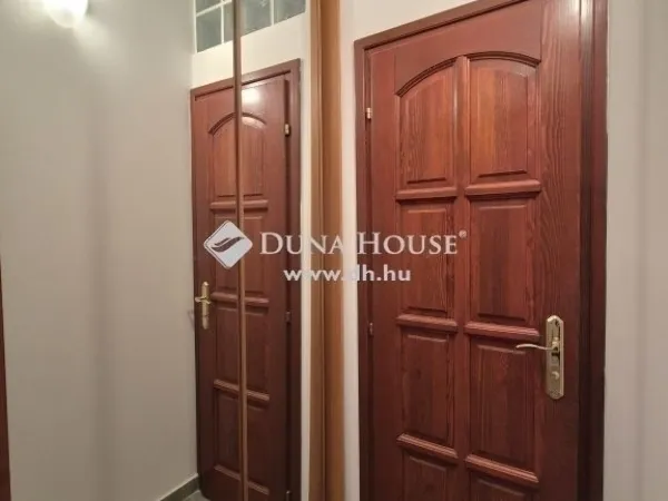 Eladó ház Üröm 266 nm