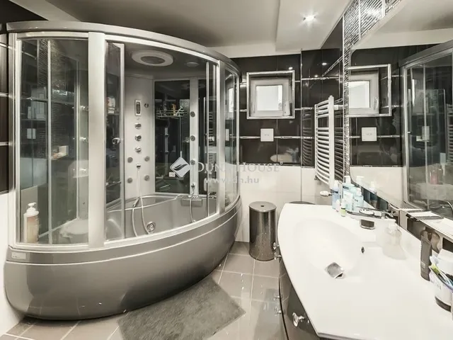 Eladó ház Szigethalom 300 nm