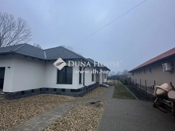 Eladó ház Monor 248 nm