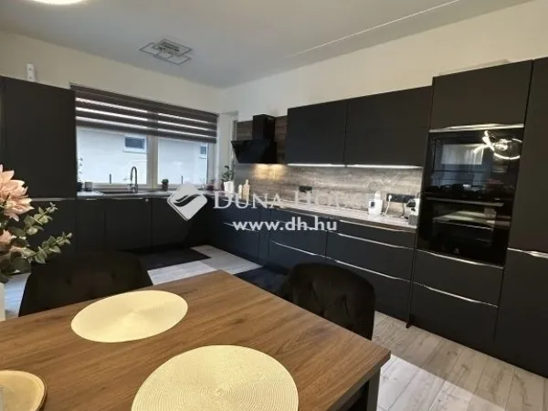 Eladó ház Monor 248 nm