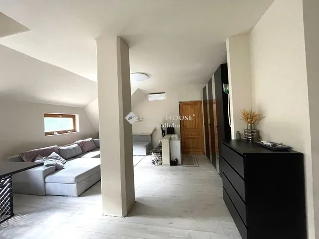 Eladó ház Fót 260 nm