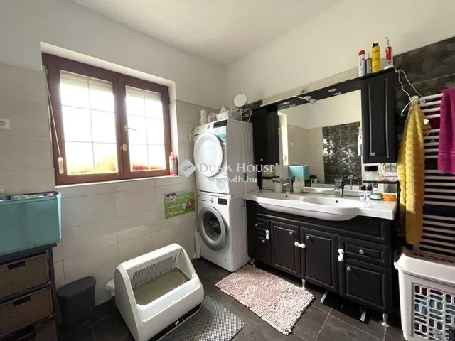 Eladó ház Fót 260 nm